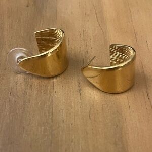 Elegant Gold Hoop Earrings
